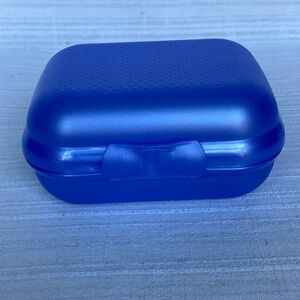NEW Tupperware Packables Oyster Hinged Lid Blue Container, 5.5" x 4.5" x 2.75"
